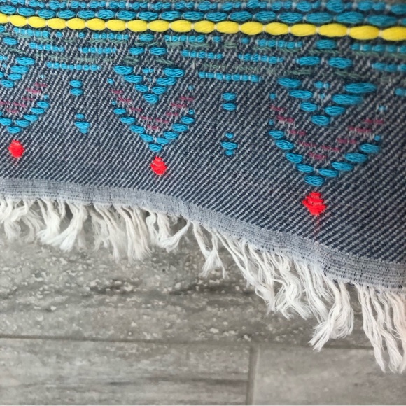 Drew Chambray Neon Embroidered Top - Picture 4 of 6